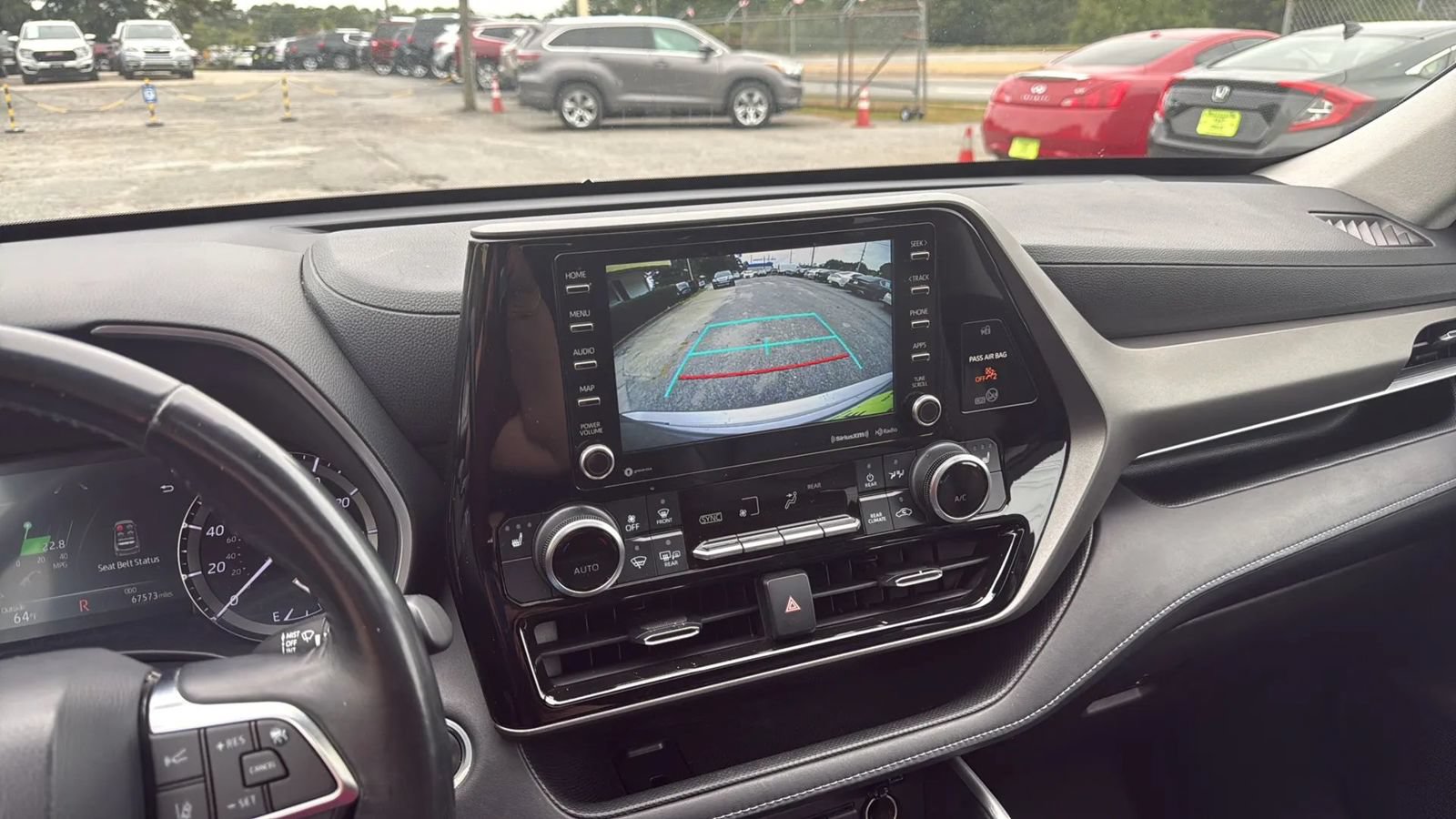 Used 2021 Toyota Highlander XLE FWD image 14
