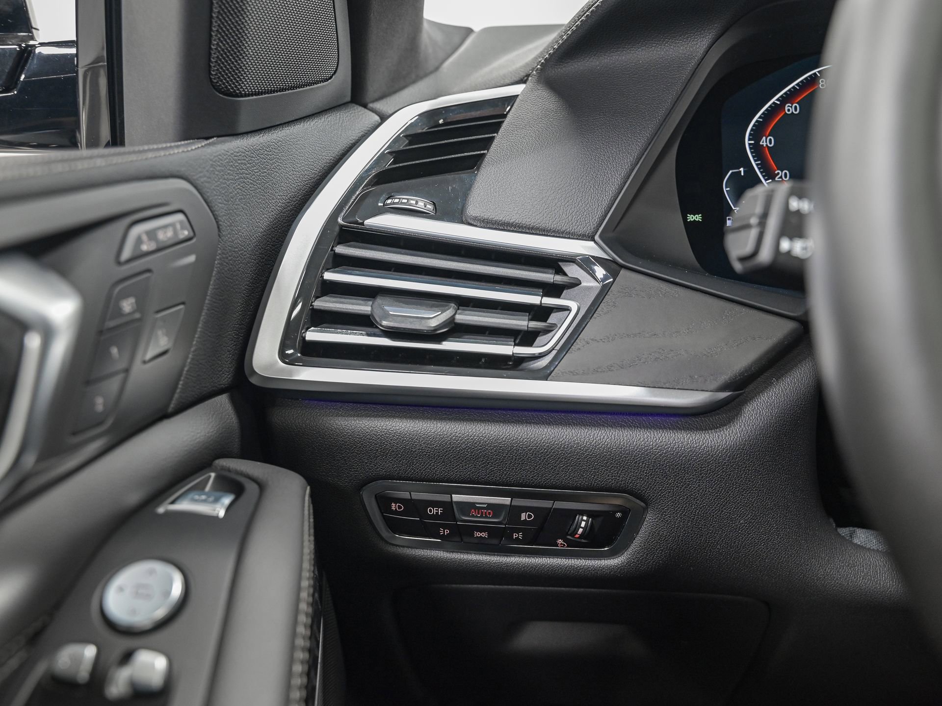 Used 2022 BMW X7 xDrive40i w/ M Sport Package image 18