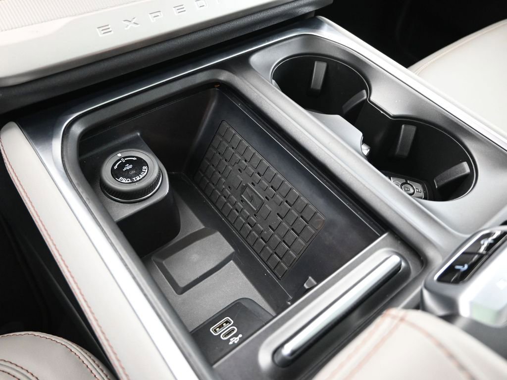 Certified 2025 Ford Expedition Active image 20