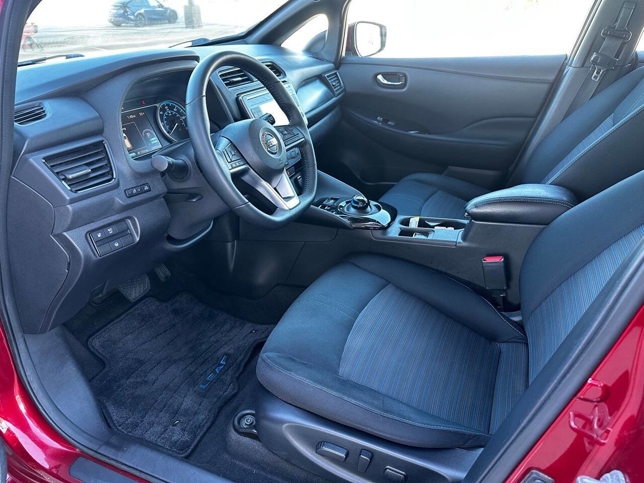 Used 2018 Nissan Leaf SV w/ SV Technology Package image 12