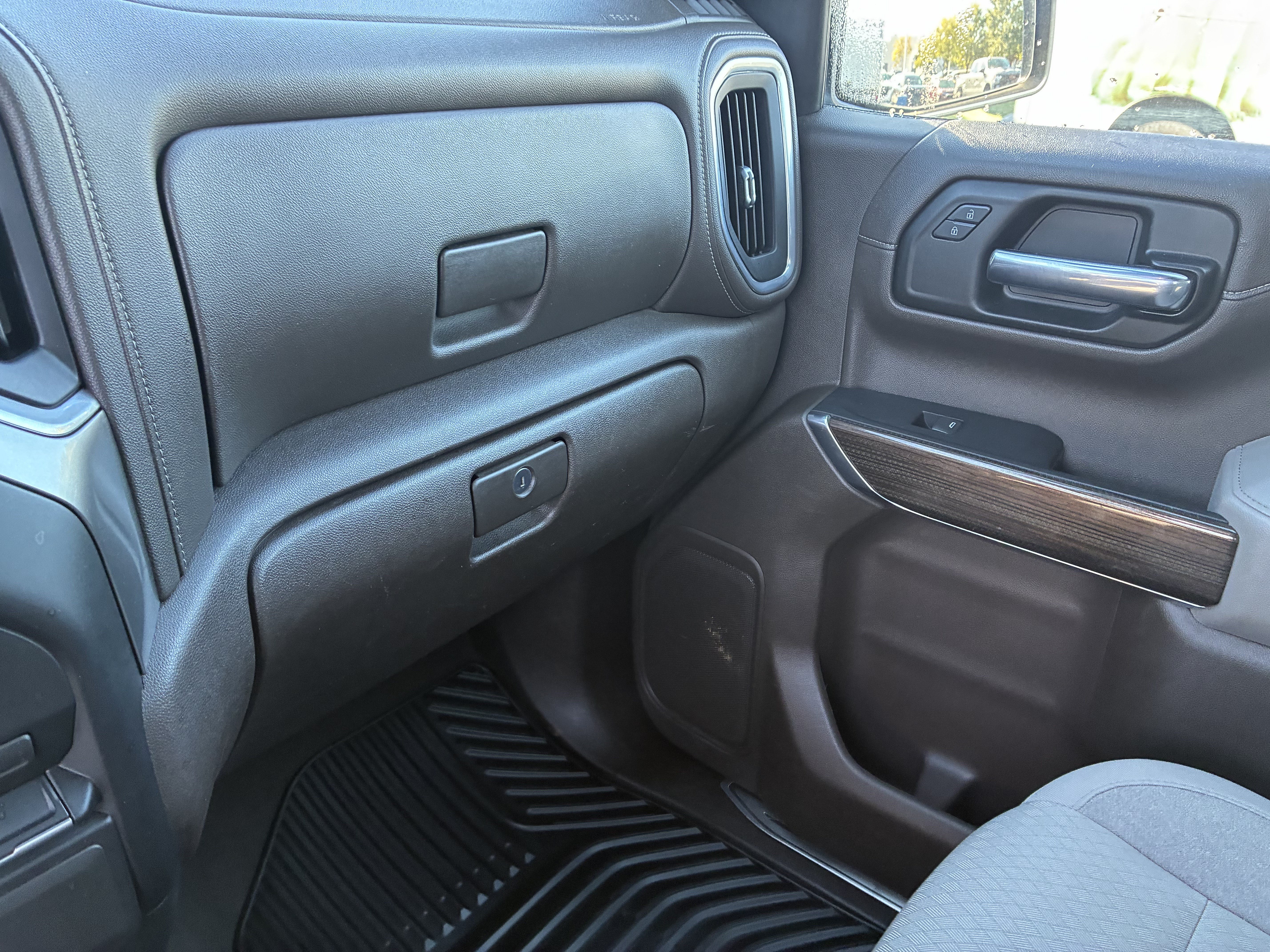 Used 2022 Chevrolet Silverado 1500 LT AWD/4WD image 35