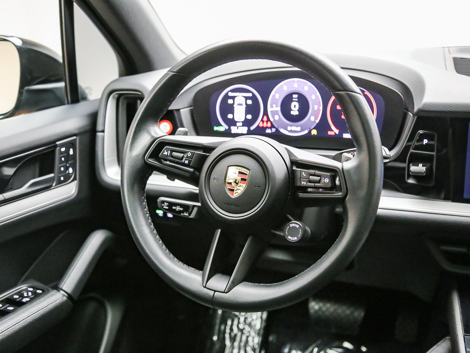 Certified 2024 Porsche Cayenne AWD/4WD image 19