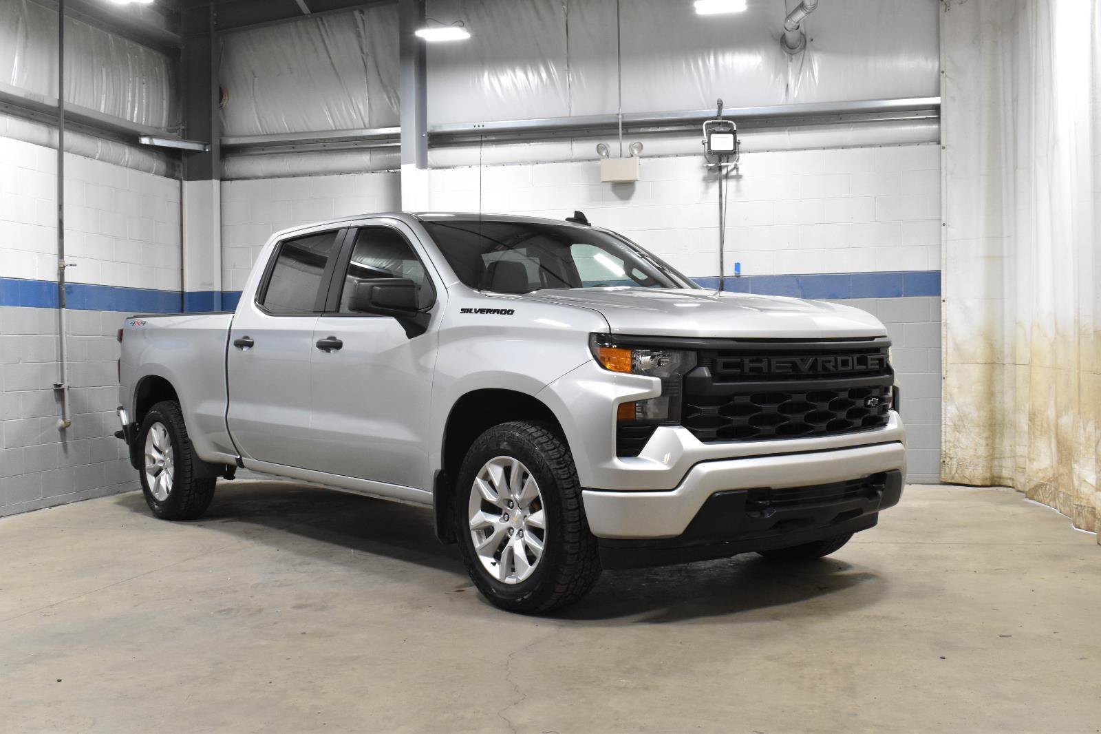 Used 2022 Chevrolet Silverado 1500 Custom w/ LPO, Dark Essentials Package AWD/4WD image 26