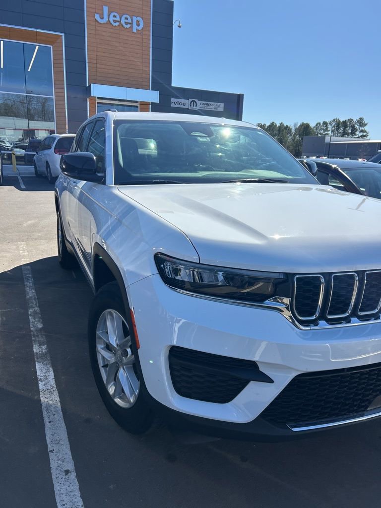 Used 2023 Jeep Grand Cherokee Laredo w/ Trailer Tow Prep Group (B) image 25