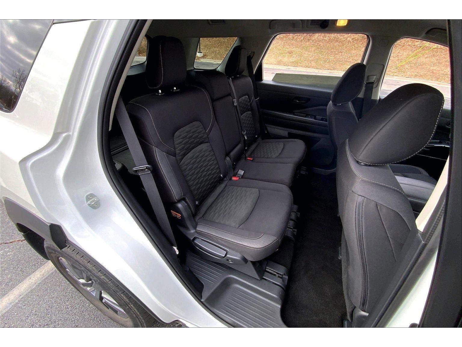 Used 2024 Nissan Pathfinder SV w/ Black Appearance Package image 22