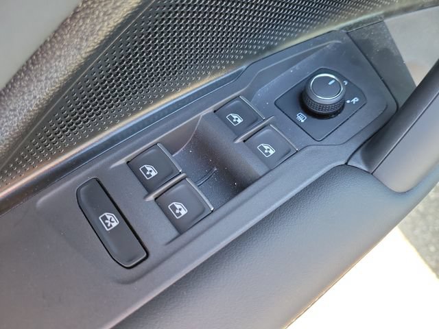 Certified 2025 Volkswagen Tiguan SE R-Line AWD/4WD image 16