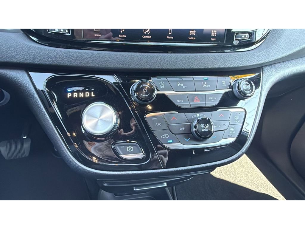 Used 2025 Chrysler Pacifica Select image 19