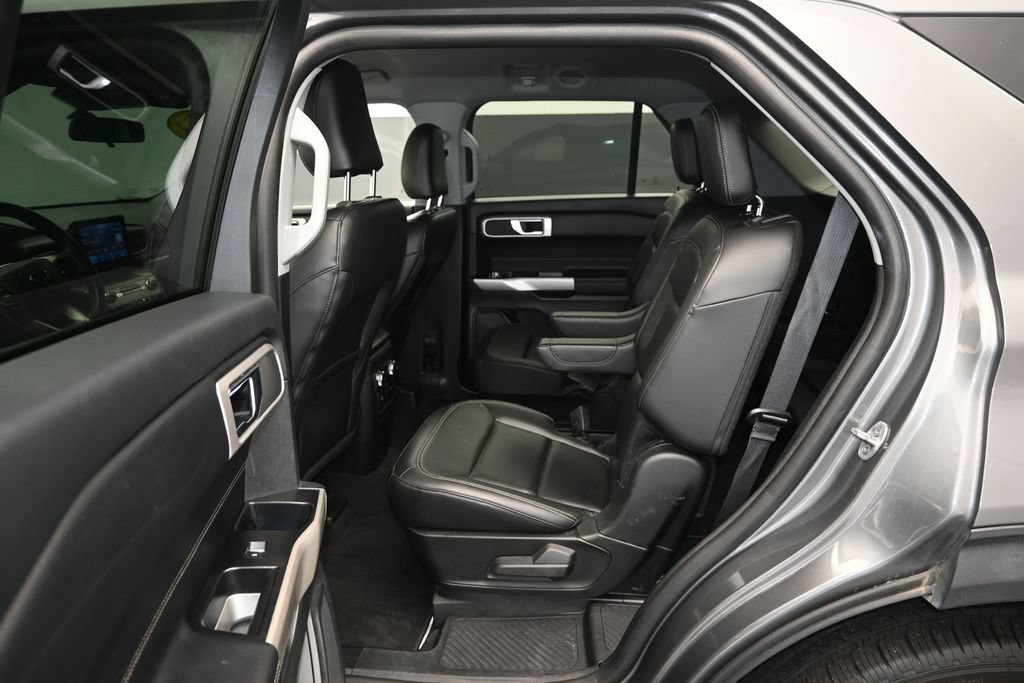 Used 2022 Ford Explorer XLT w/ Equipment Group 202A RWD image 15