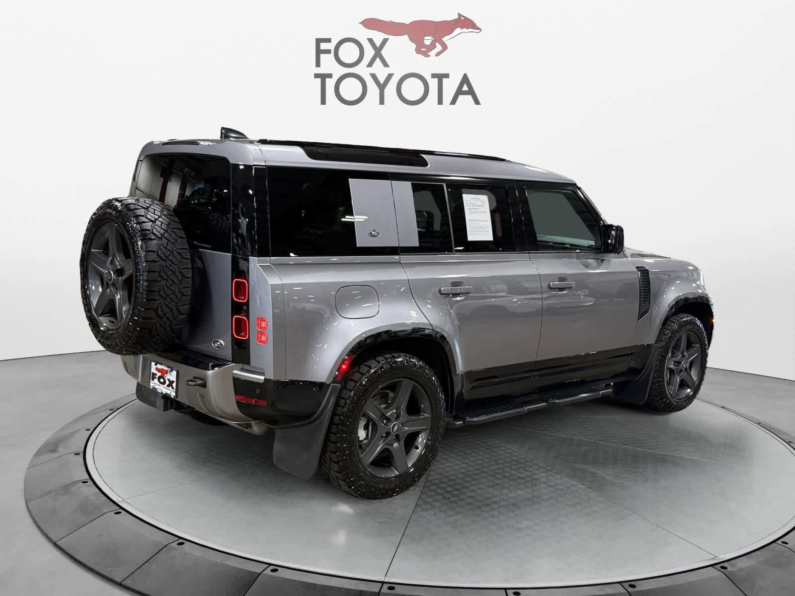 Used 2022 Land Rover Defender 110 X-Dynamic SE AWD/4WD image 6