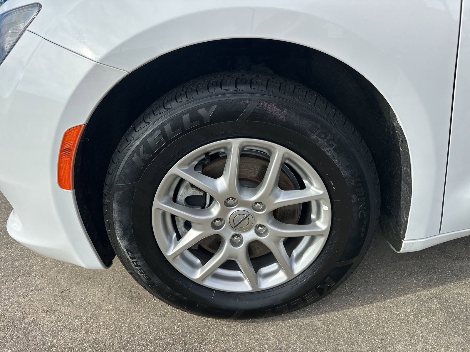 Used 2023 Chrysler Voyager LX image 6