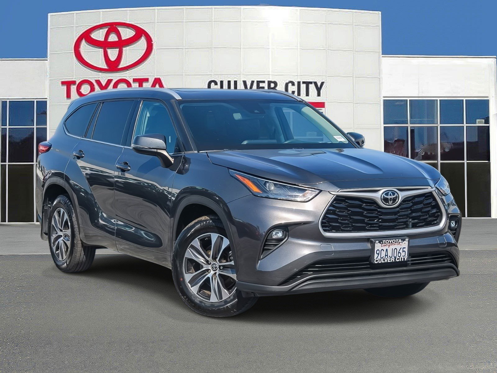 Used 2022 Toyota Highlander XLE