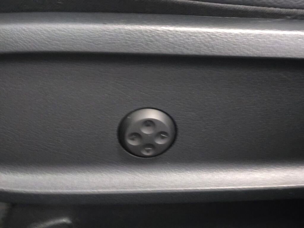 Used 2022 Mercedes-Benz GLA 250 4MATIC w/ Premium Package Lite image 33