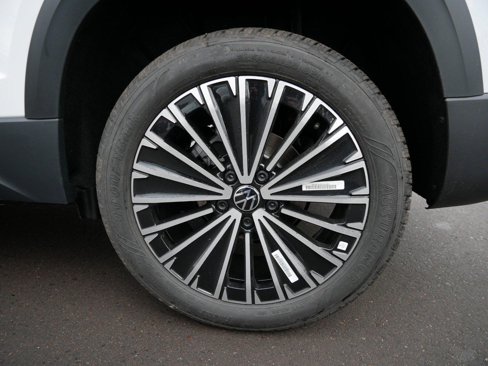 New 2026 Volkswagen Taos SE FWD image 5