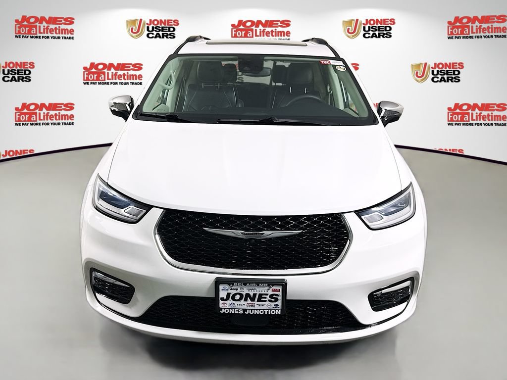 Used 2023 Chrysler Pacifica Limited AWD/4WD image 13