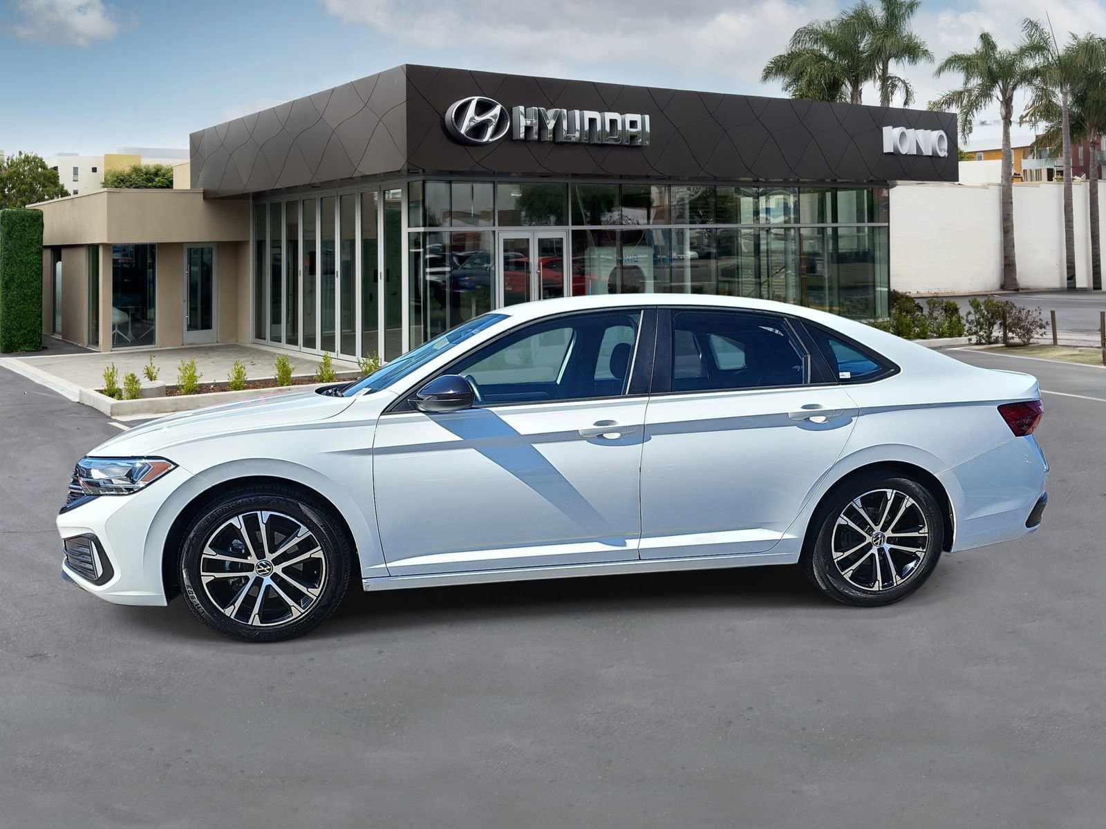 Used 2022 Volkswagen Jetta Sport FWD image 6