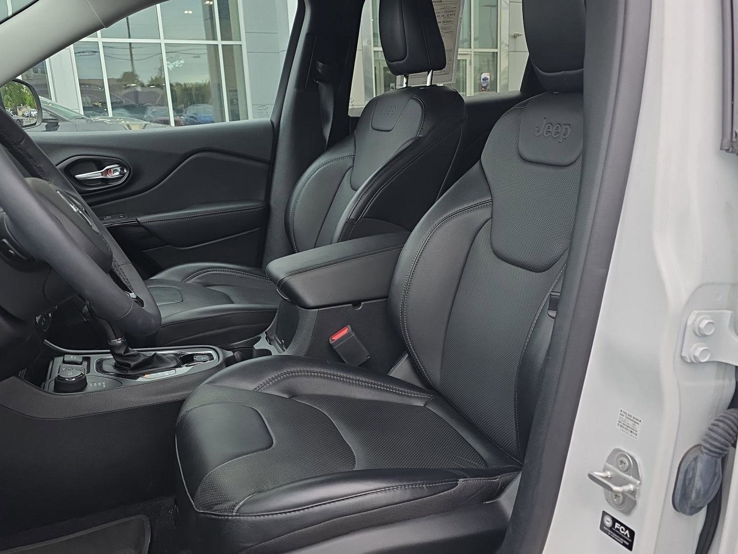 Used 2023 Jeep Cherokee Altitude Lux w/ Mopar Interior Package AWD/4WD image 14