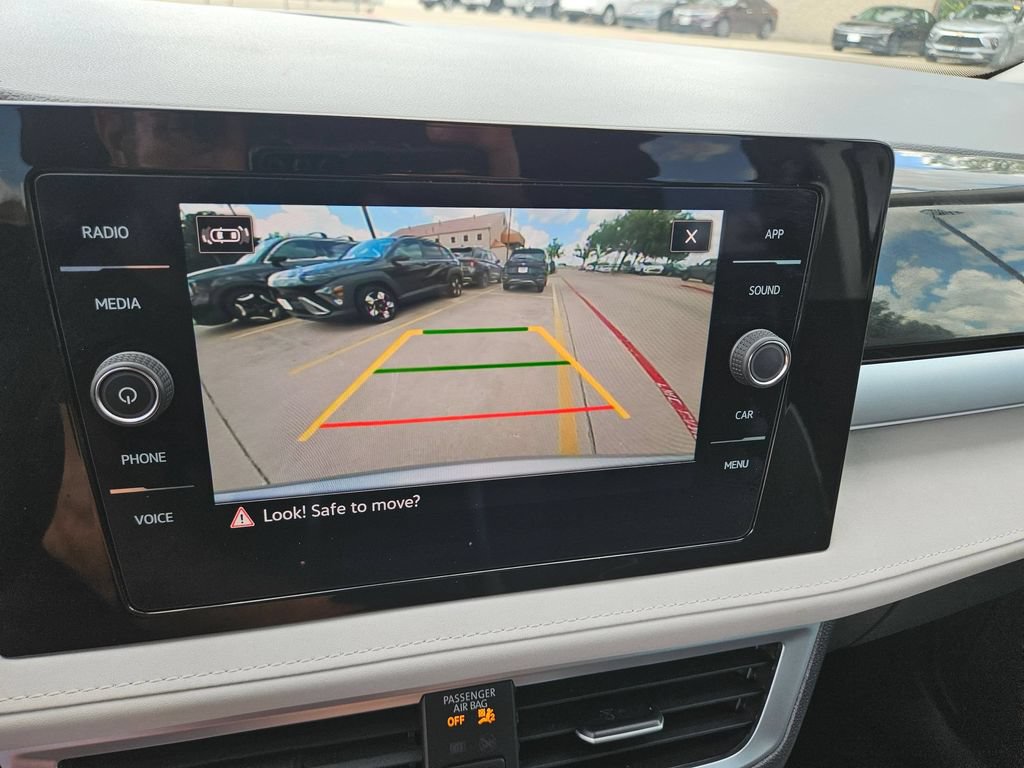 Used 2025 Volkswagen Taos SE FWD image 23