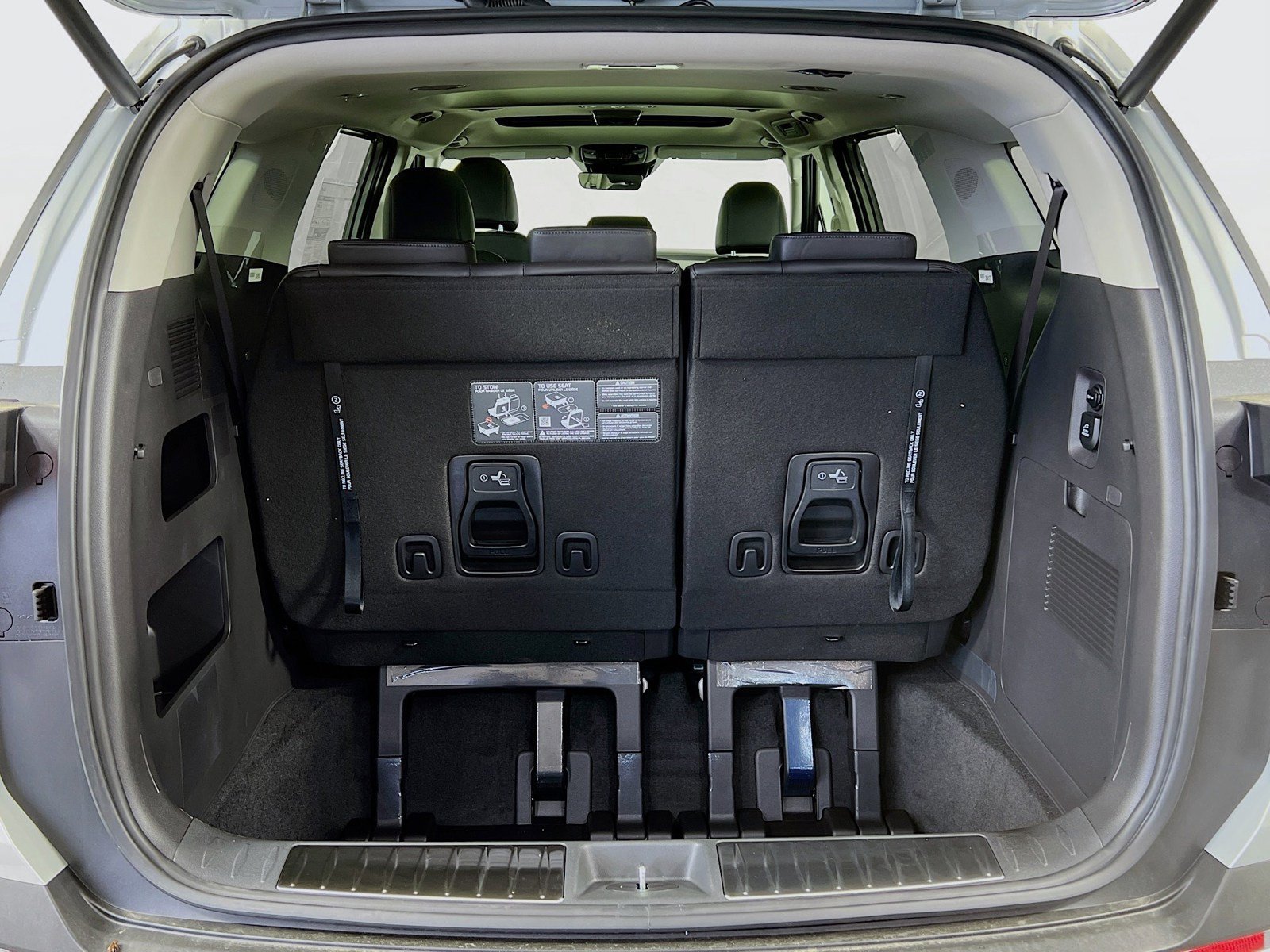 New 2025 Kia Carnival SX FWD image 26