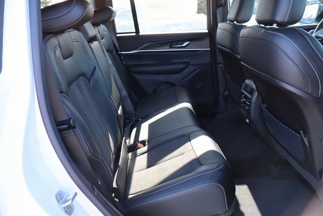 New 2026 Jeep Grand Cherokee Laredo image 40