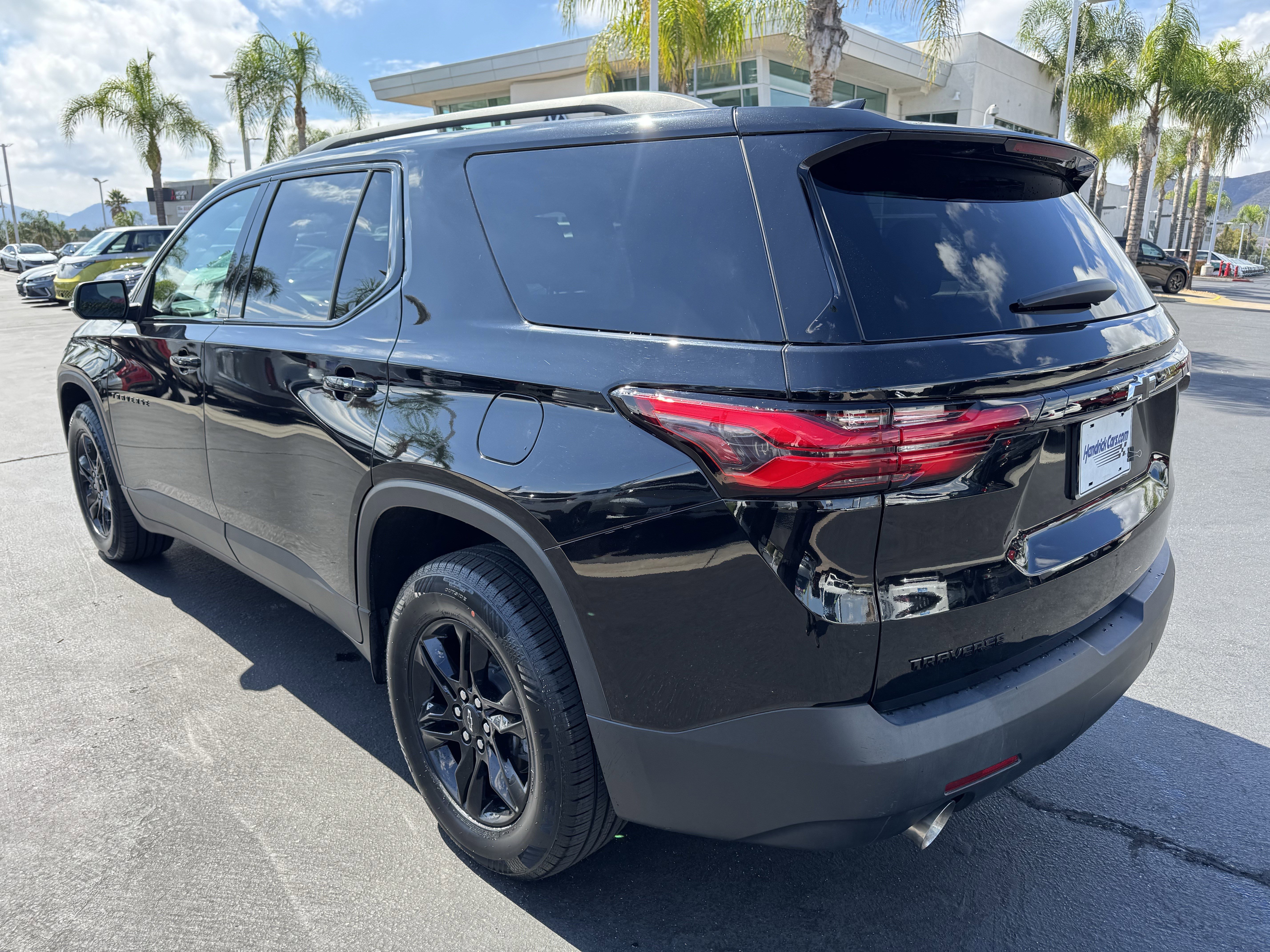 Used 2023 Chevrolet Traverse LT image 8