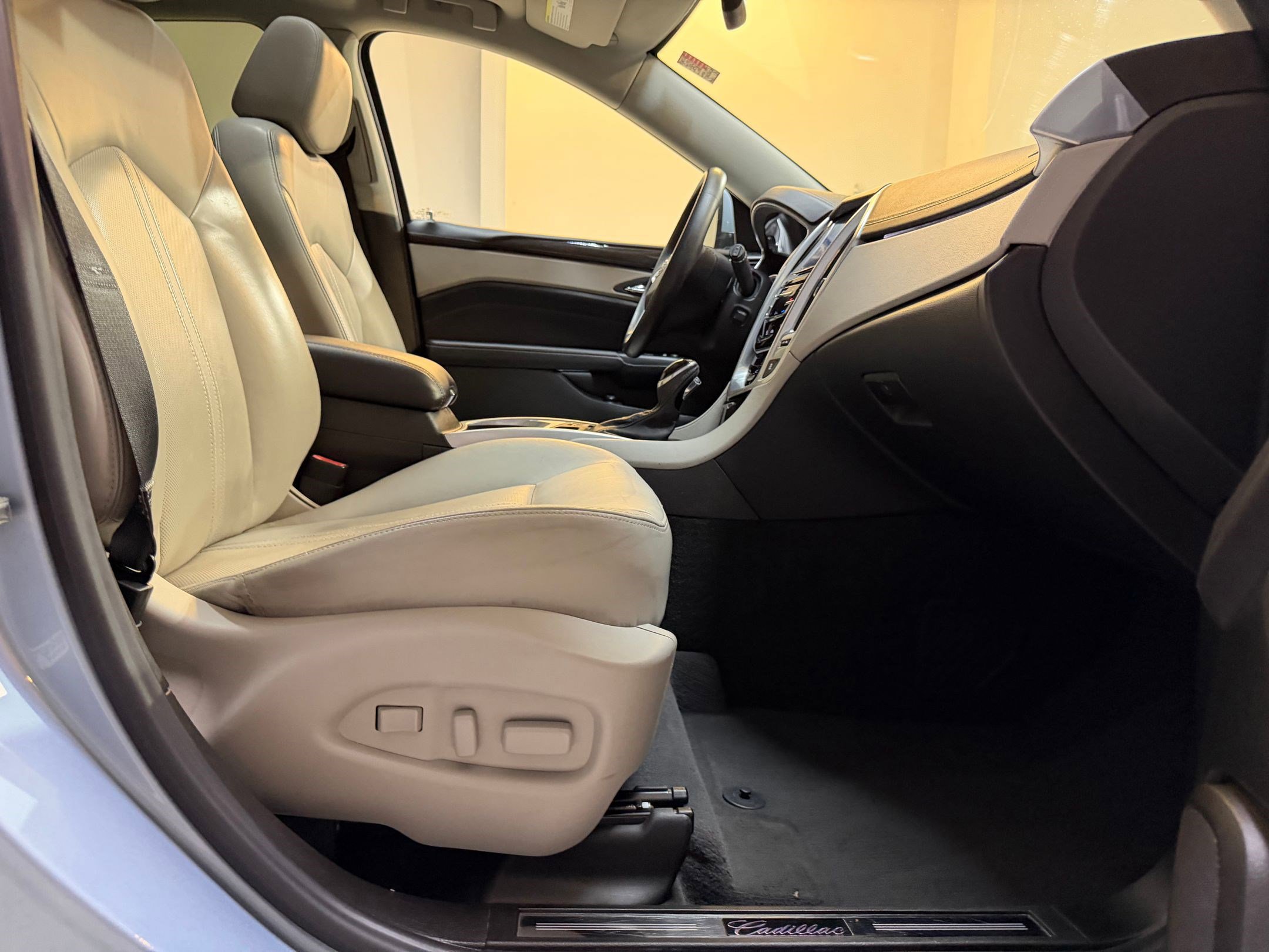 Used 2013 Cadillac SRX Performance w/ Driver Awareness Package image 47