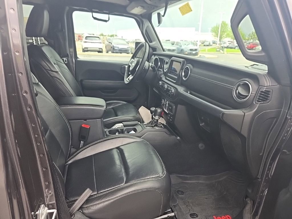 Used 2018 Jeep Wrangler Unlimited Sahara w/ Cold Weather Group image 31