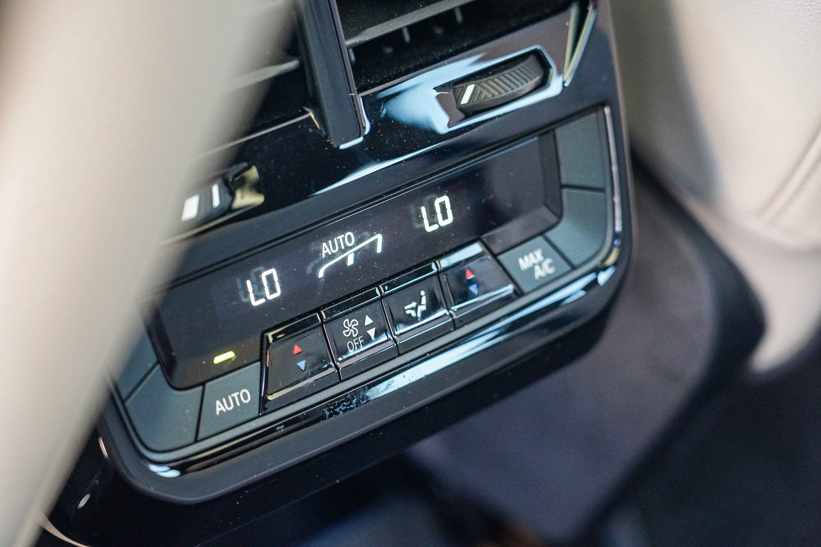 Used 2025 BMW iX xDrive50 image 21