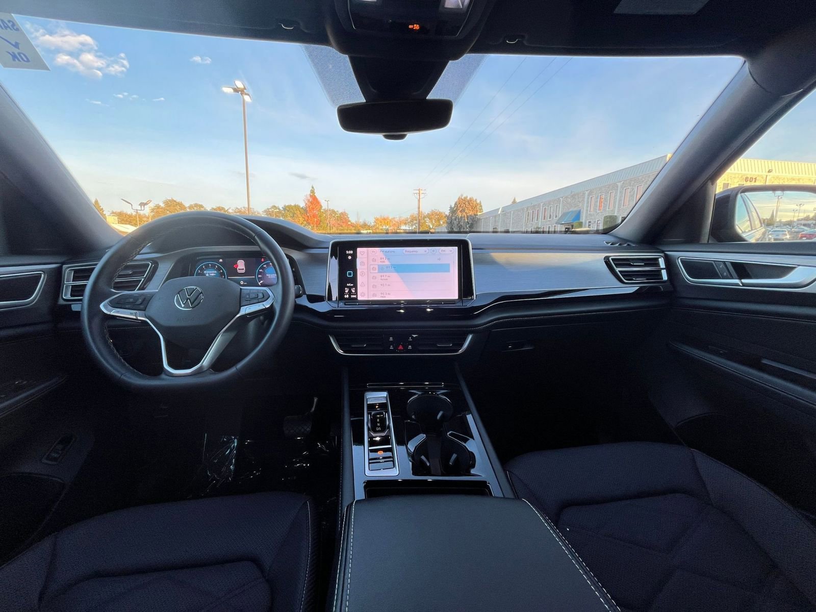 Used 2025 Volkswagen Atlas Cross Sport SE image 34