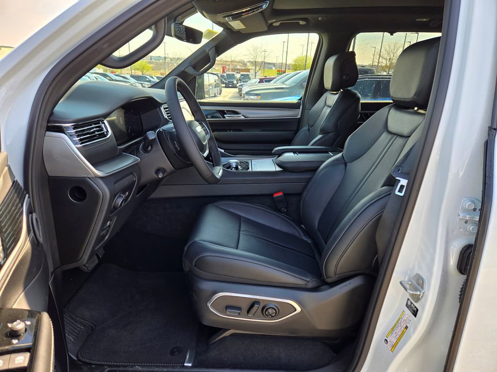 New 2026 Jeep Grand Wagoneer Limited AWD/4WD image 13