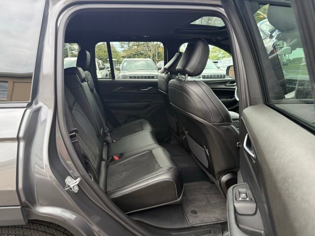 New 2025 Jeep Grand Cherokee Altitude AWD/4WD image 29
