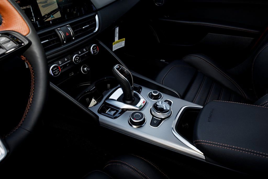 New 2025 Alfa Romeo Giulia w/ Driving Assist Package RWD image 19