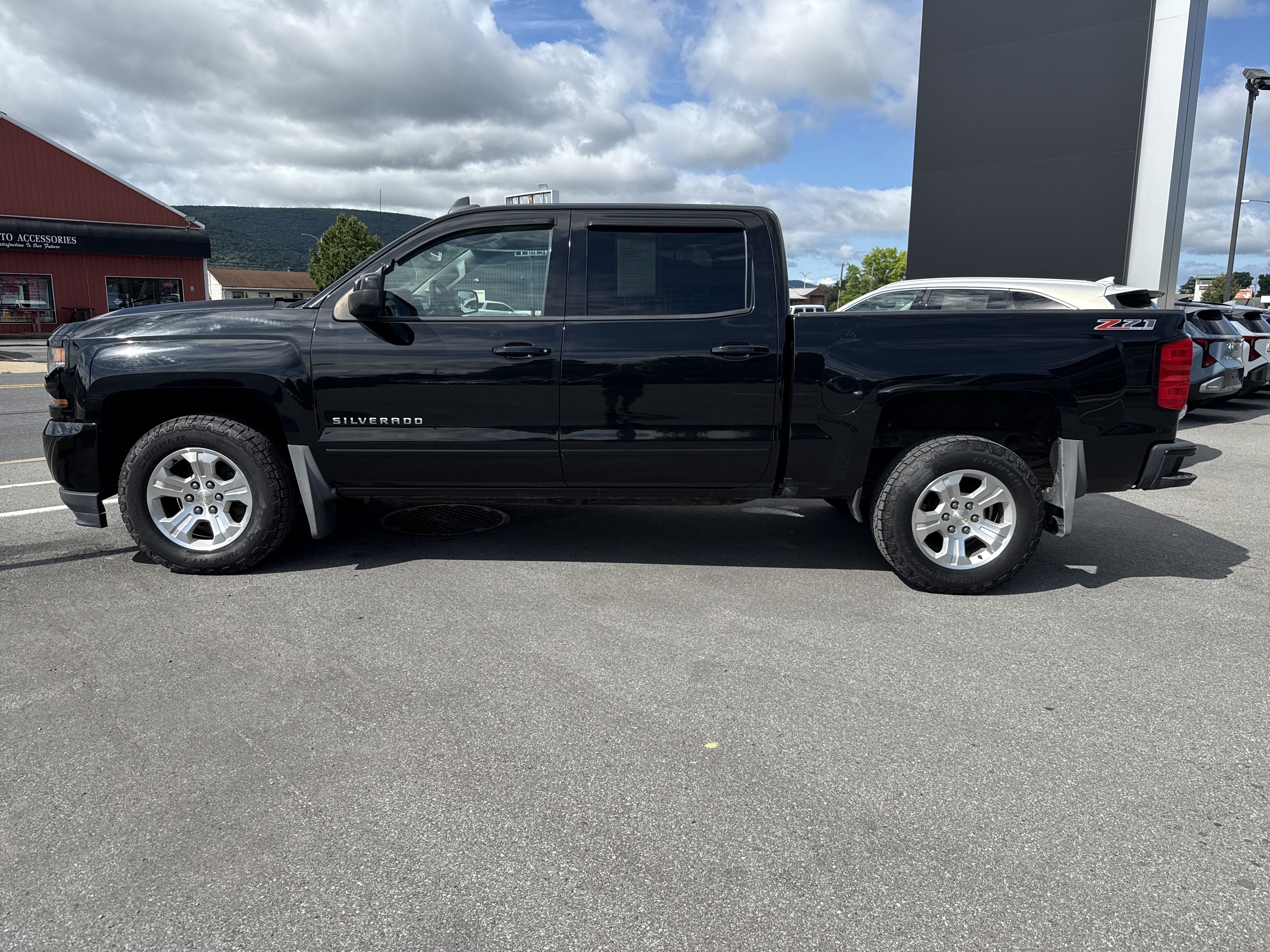 Used 2017 Chevrolet Silverado 1500 LT w/ All Star Edition AWD/4WD image 7