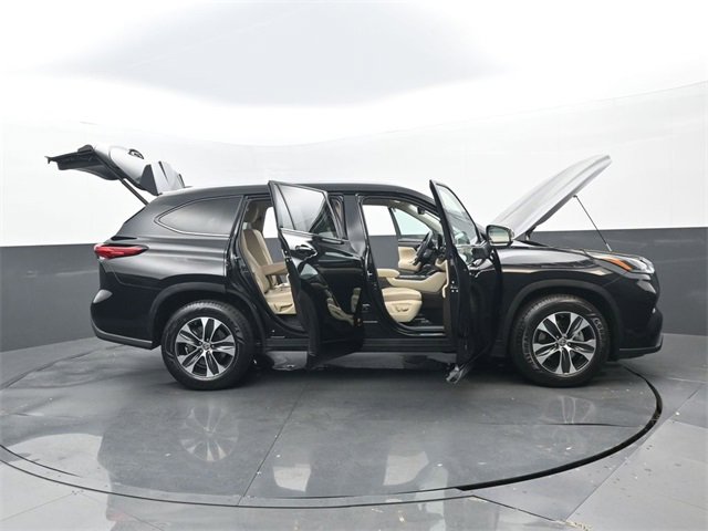 Used 2021 Toyota Highlander XLE image 35