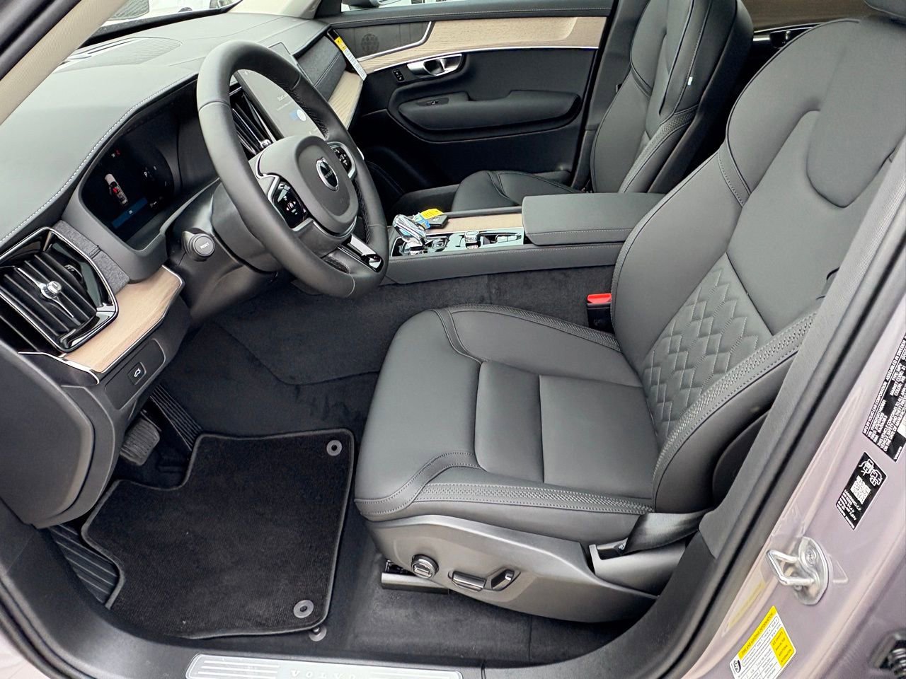 New 2026 Volvo XC90 B6 Core w/ Protection Package Premier image 18