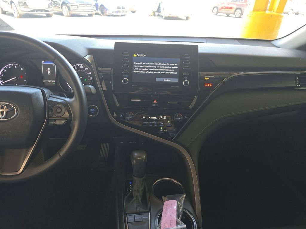 Used 2022 Toyota Camry SE image 7
