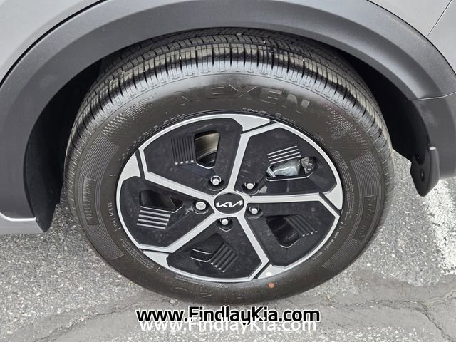 Certified 2025 Kia Niro LX image 11