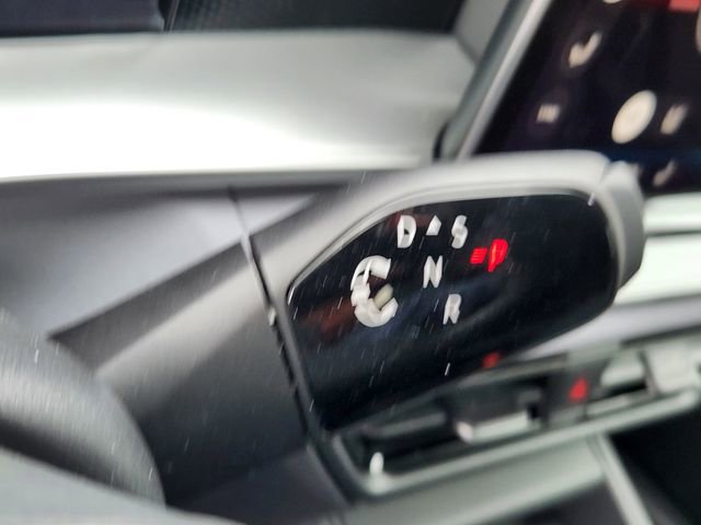 New 2026 Volkswagen Tiguan SE R-Line image 18