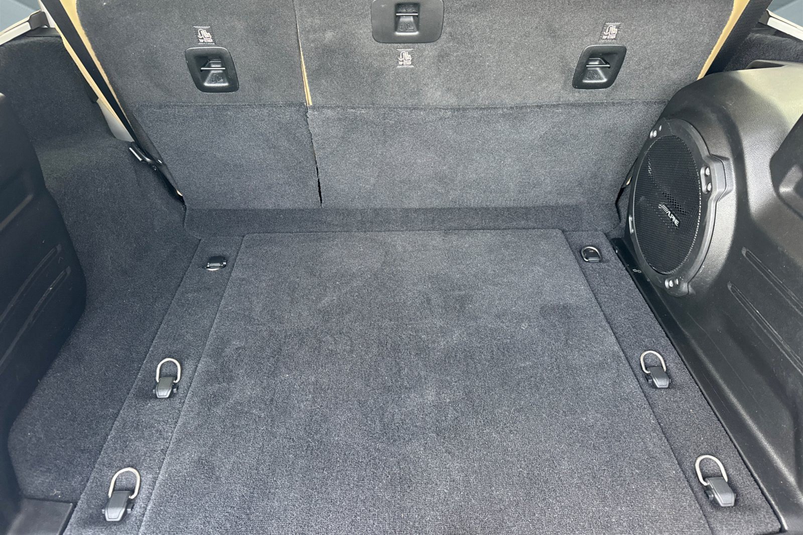 Used 2018 Jeep Wrangler Unlimited Sahara AWD/4WD image 26