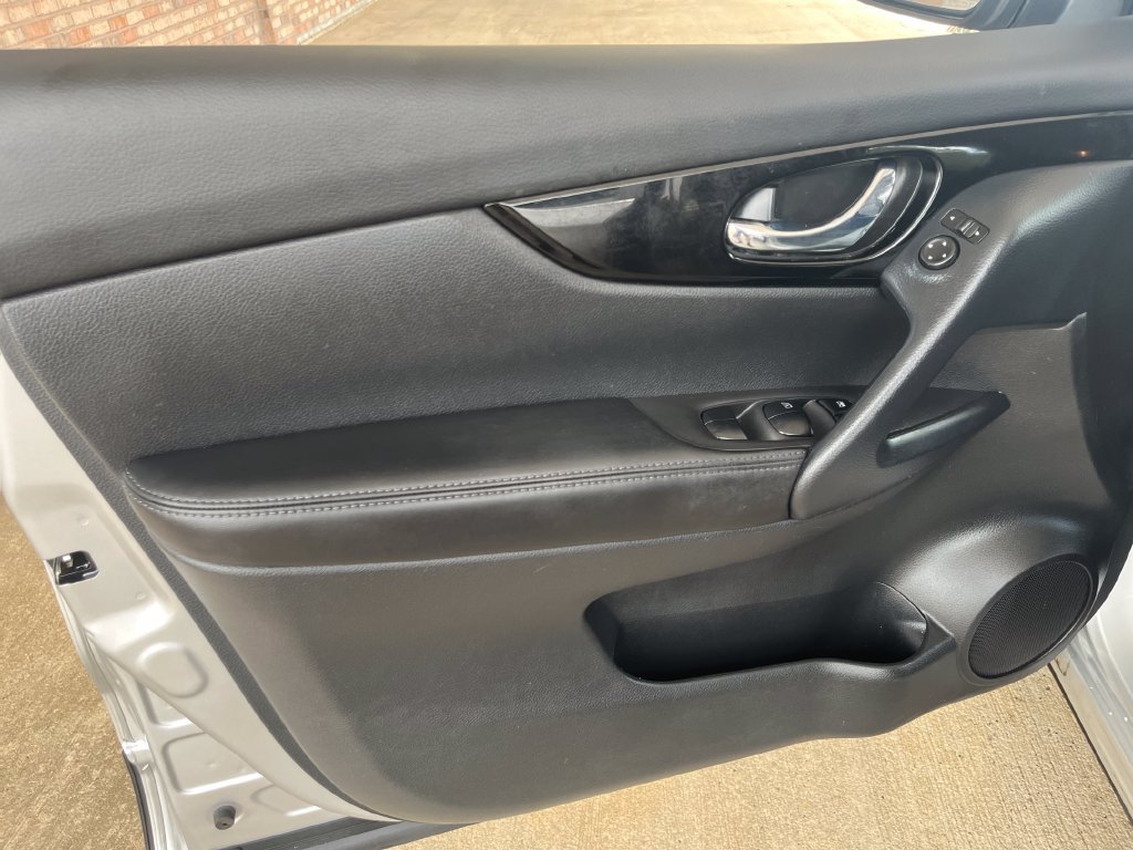 Certified 2022 Nissan Rogue Sport SV FWD image 14