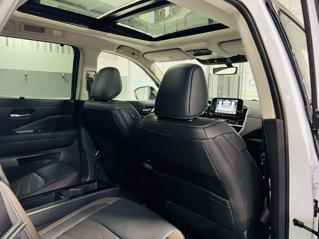 New 2025 Nissan Pathfinder Platinum image 34