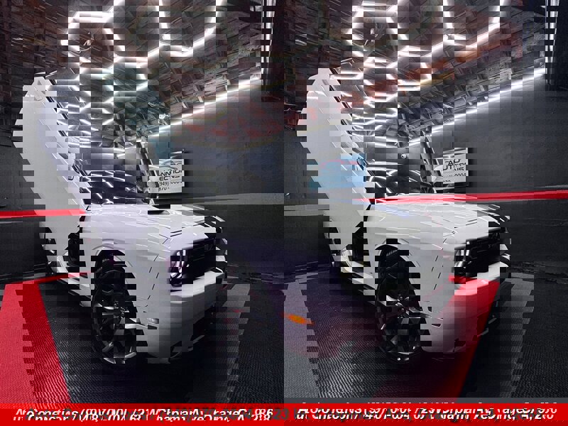 Used 2015 Dodge Challenger SXT Plus w/ Technology Group RWD image 1