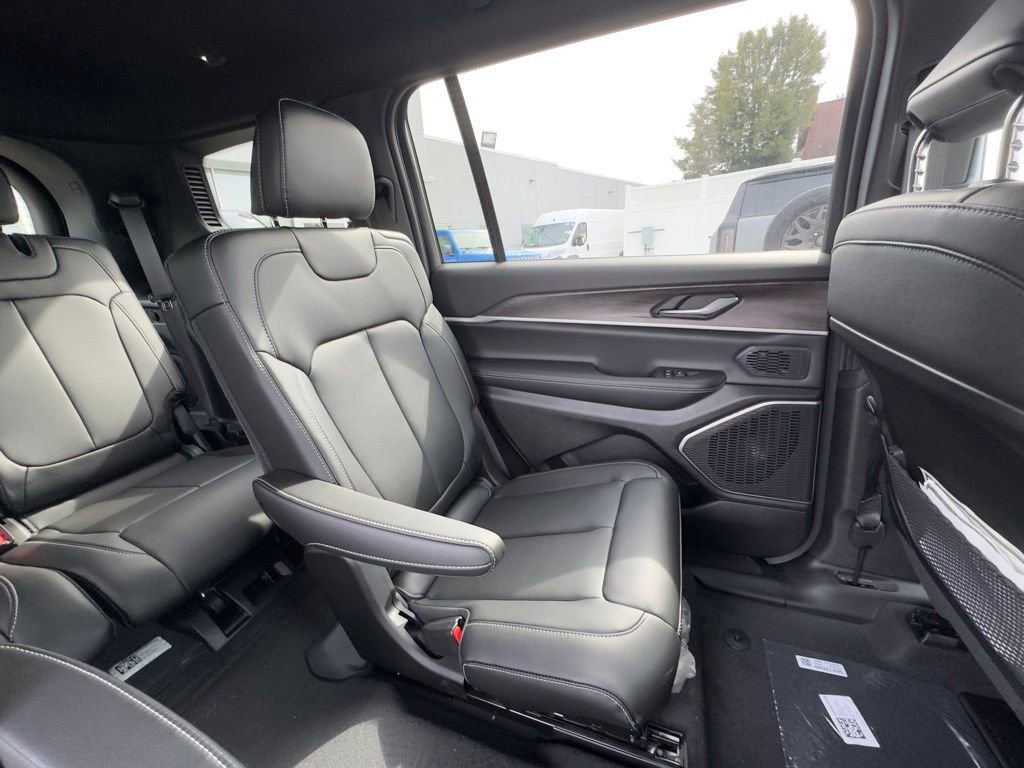 New 2026 Jeep Grand Cherokee L Limited w/ Limited Altitude Package image 22