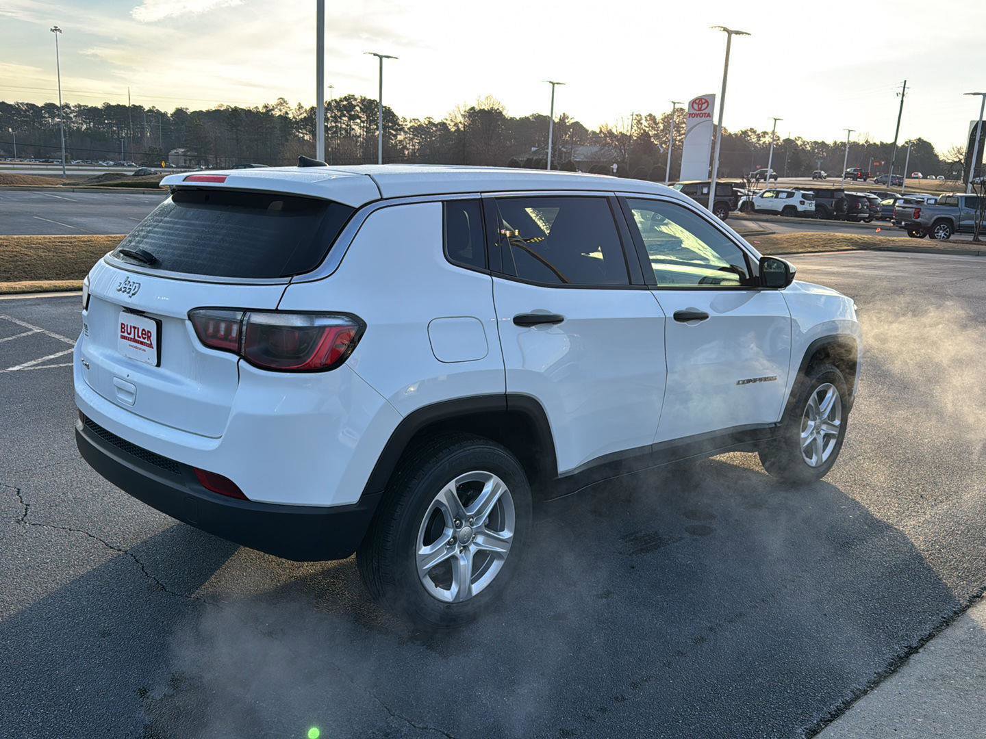 Used 2023 Jeep Compass Sport image 5