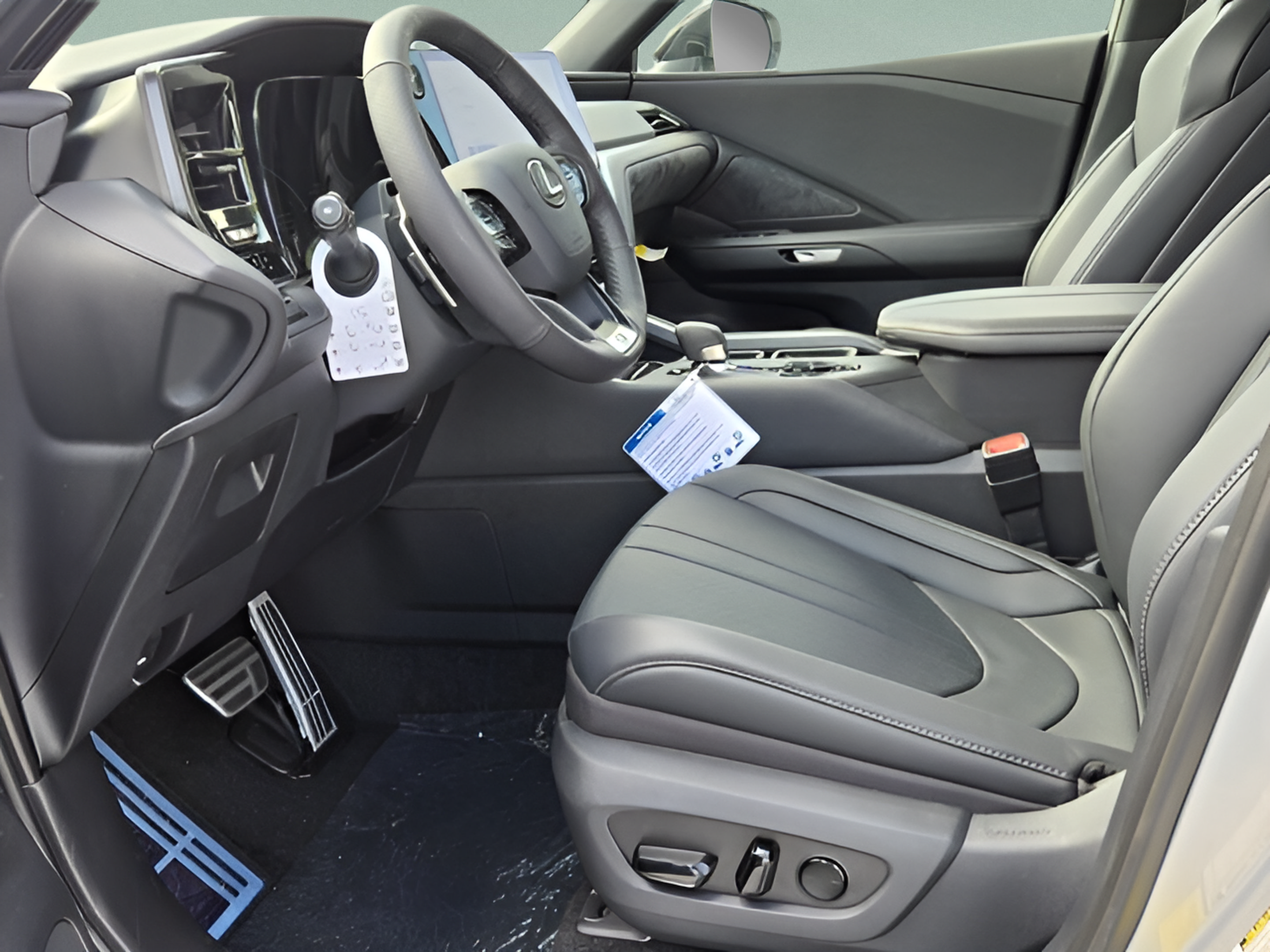 New 2026 Lexus TX 500h AWD image 31