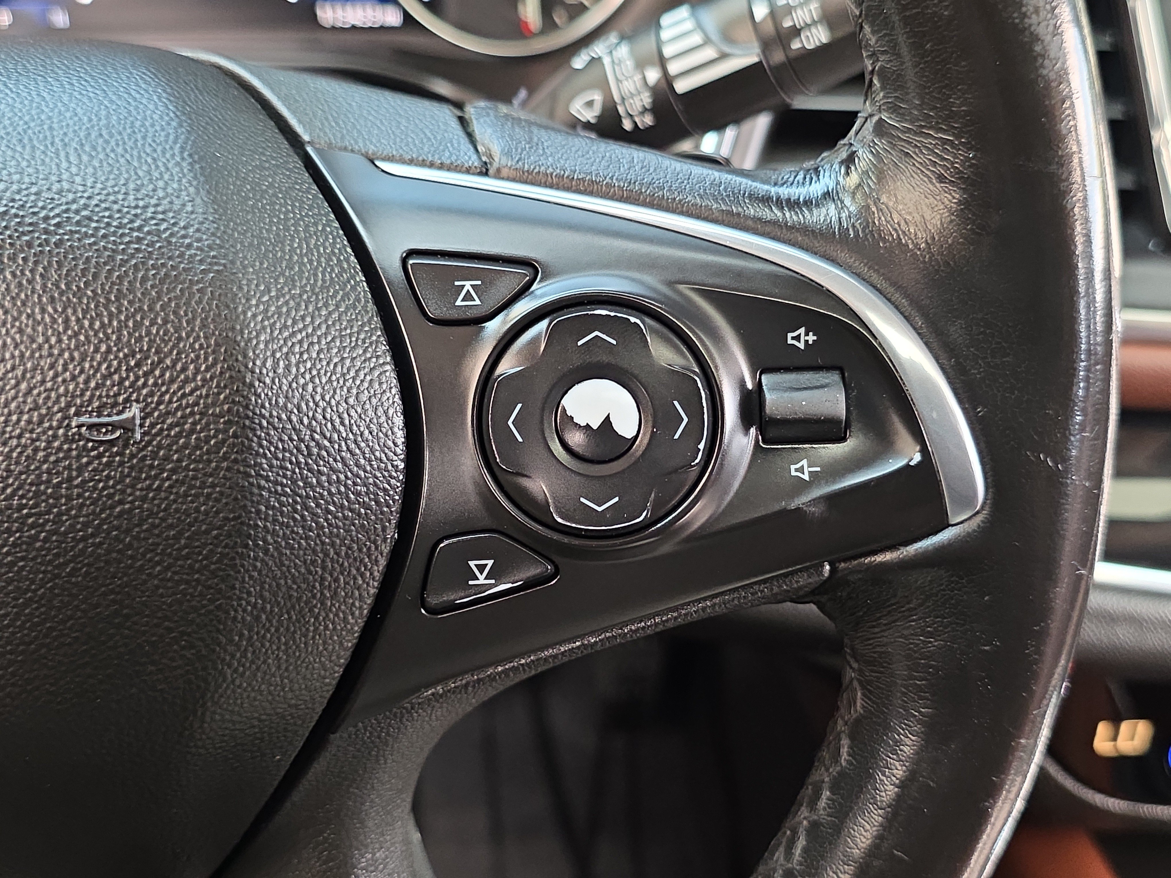 Used 2021 Buick Enclave Avenir w/ Avenir Technology Package FWD image 15