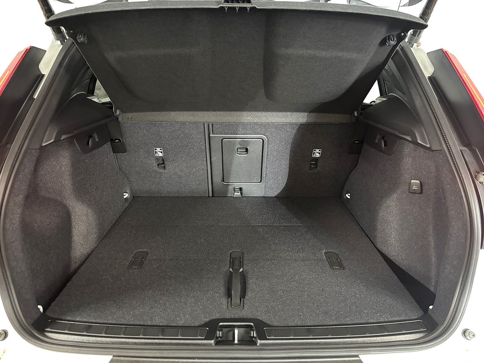 New 2026 Volvo XC40 B5 Ultra w/ Protection Package Premier AWD/4WD image 18