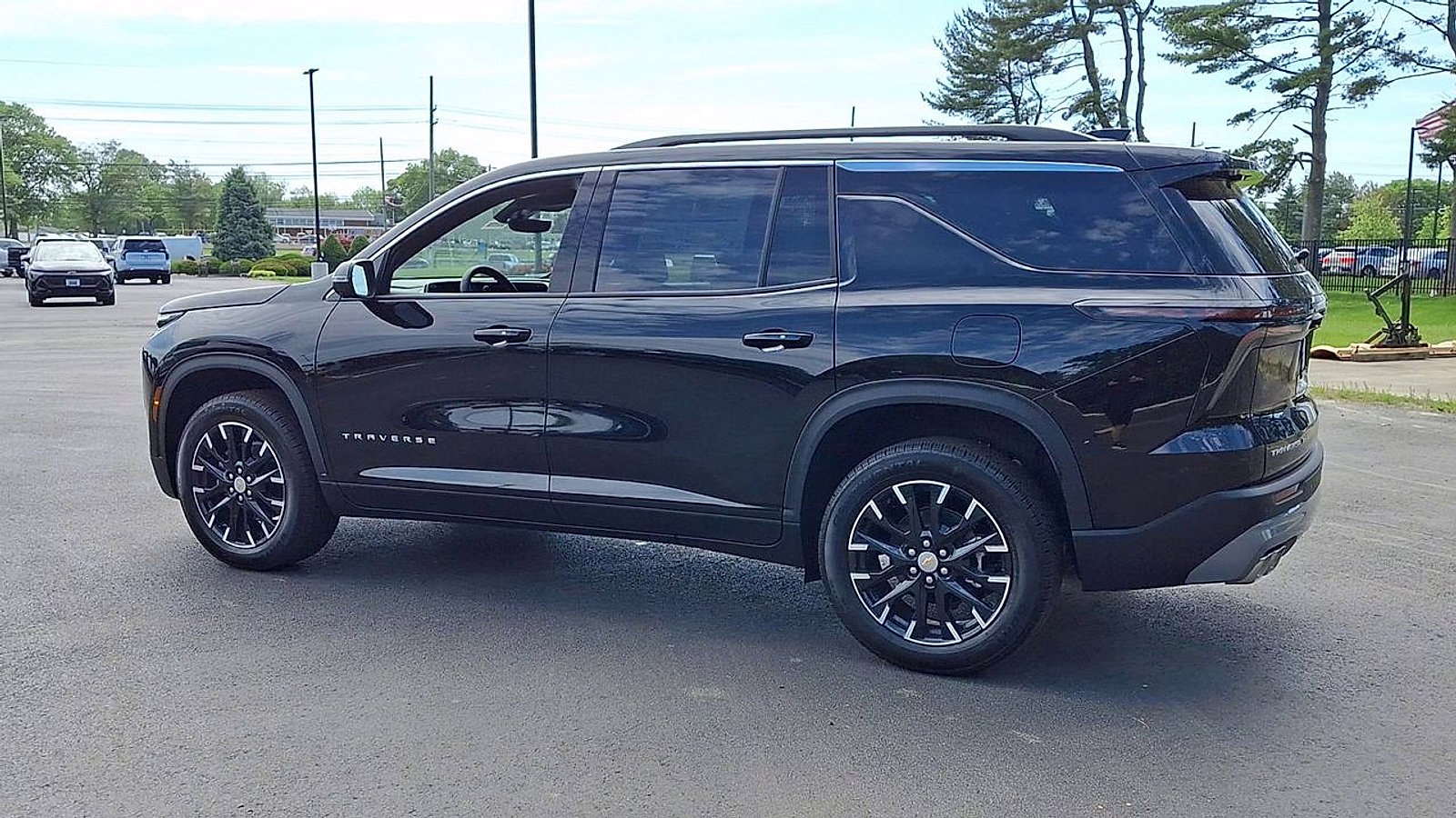 New 2026 Chevrolet Traverse LT w/ Sun and Wheel Package AWD/4WD image 8