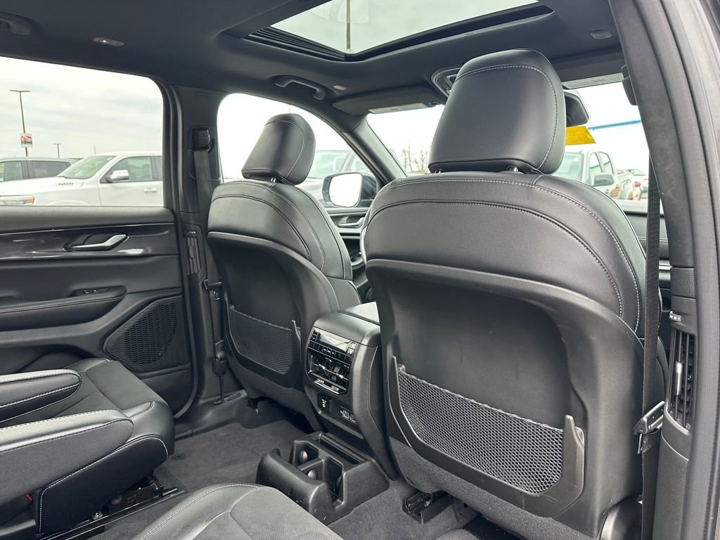Used 2023 Jeep Grand Cherokee L Laredo AWD/4WD image 16