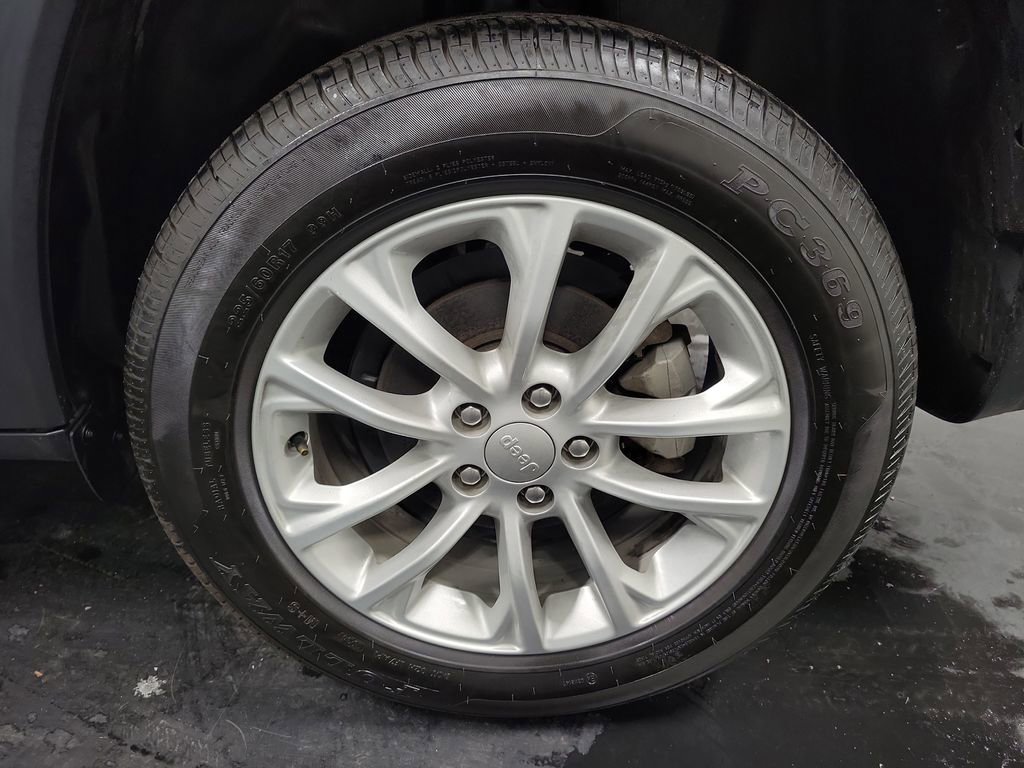 Used 2021 Jeep Cherokee Latitude image 10