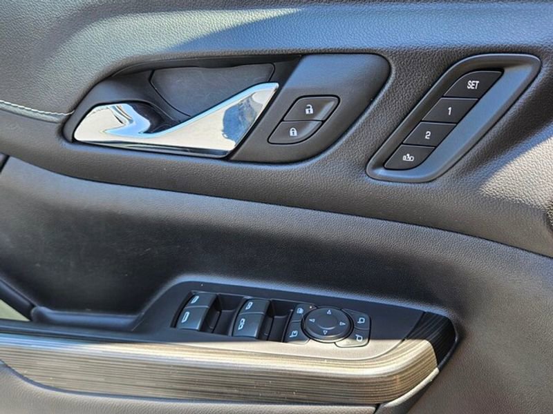 Used 2023 GMC Acadia SLT w/ Elevation Edition image 34